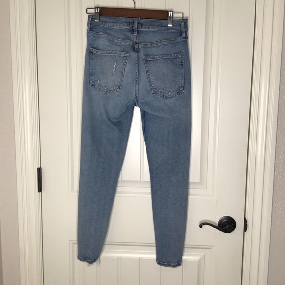 AGOLDE Sophie Crop Jeans with Chewed Hem and Waistband. - Picture 9 of 15